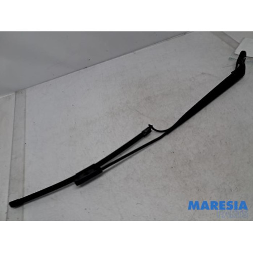 Citroen - C4 Cactus - Front wiper arm