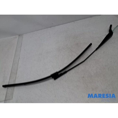 Peugeot - 207 - Front wiper arm