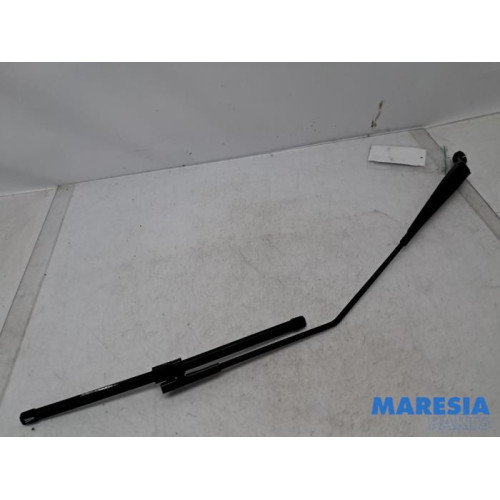 Peugeot - 207 - Front wiper arm