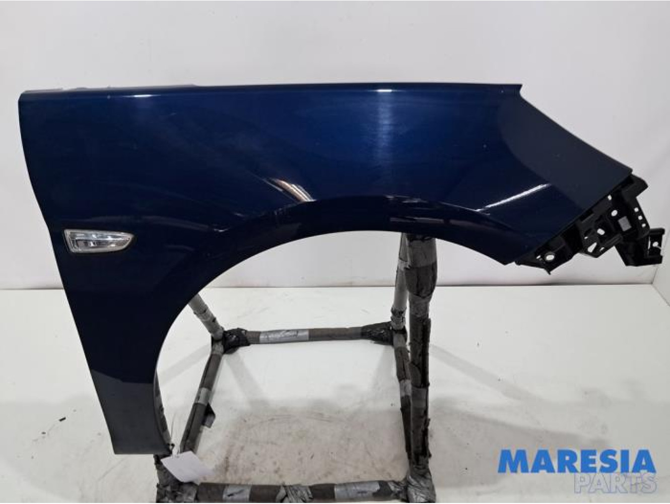 Opel - Astra - Front wing, right