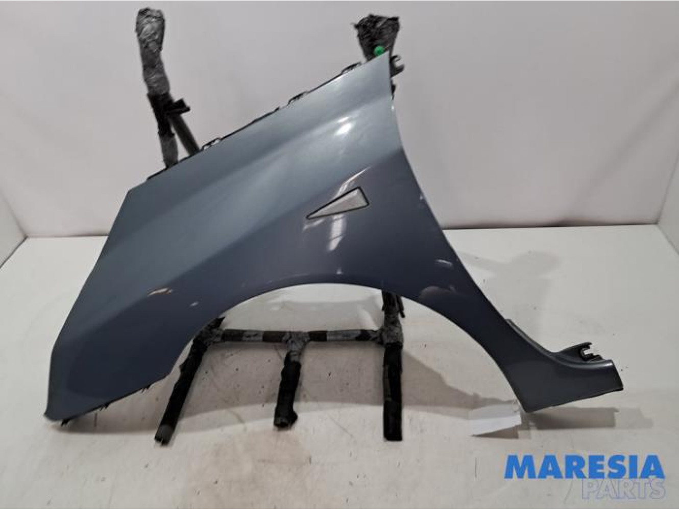 Renault - Espace - Front wing, left