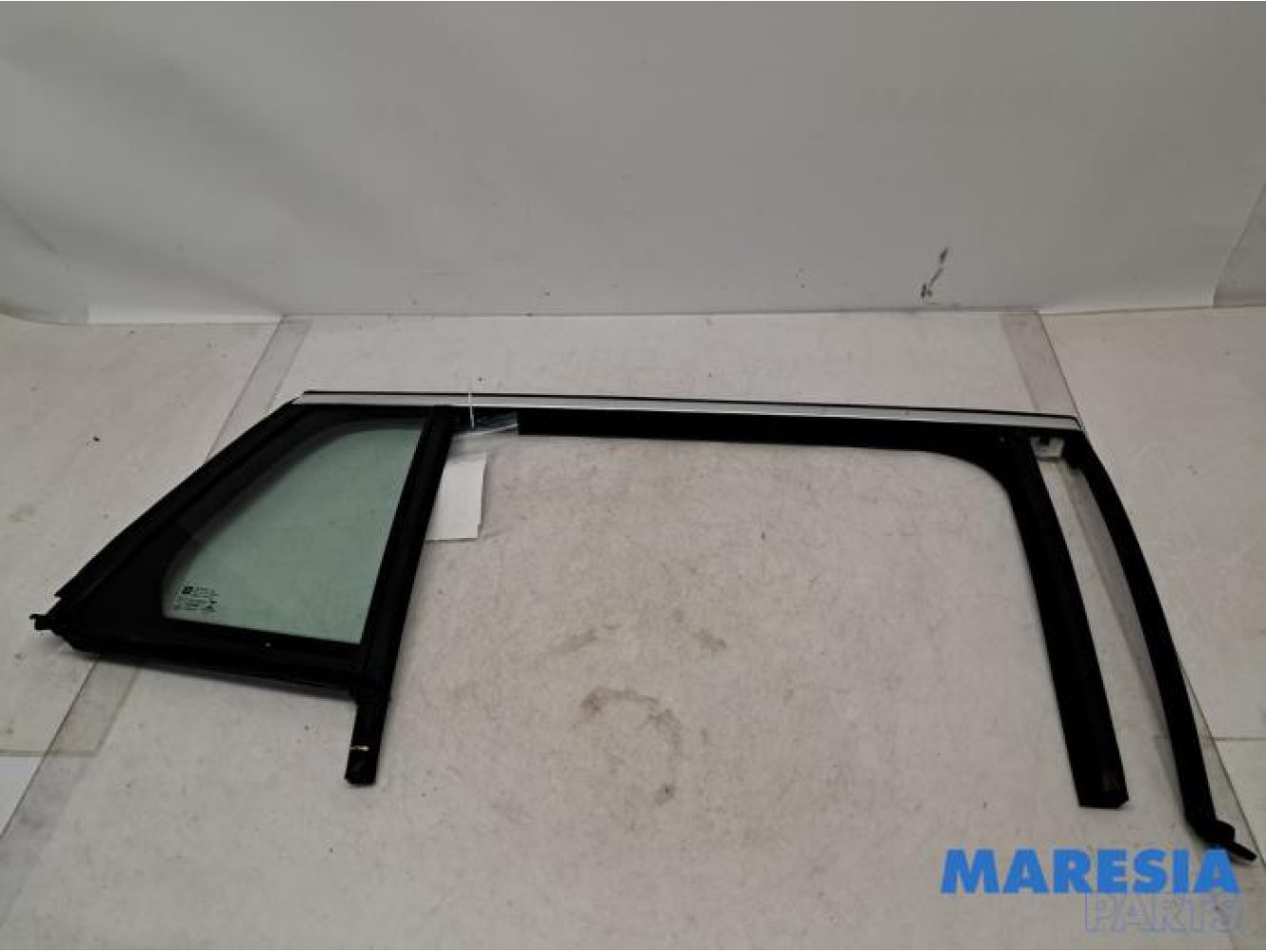 Opel - Astra - Vitre triangulaire arrière droite