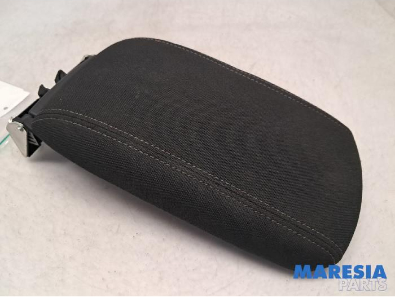 Peugeot - 308 - Armrest