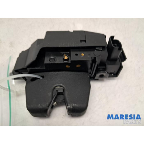 Peugeot - 308 - Tailgate lock mechanism