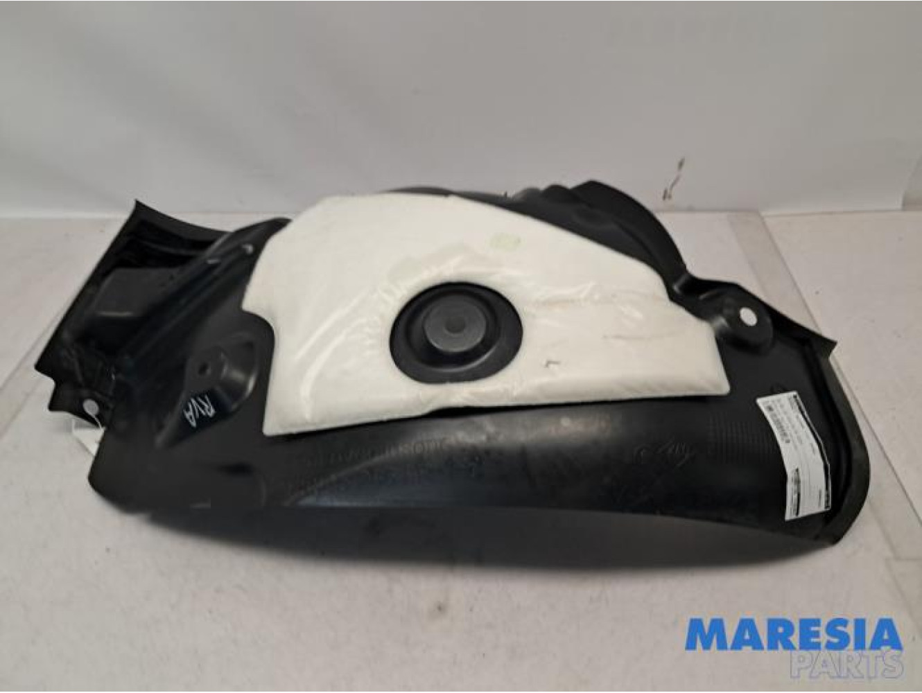 Renault - Megane - Wheel arch liner
