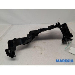 Renault - Megane - Front bumper bracket, right