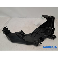 Renault - Megane - Front bumper bracket, right