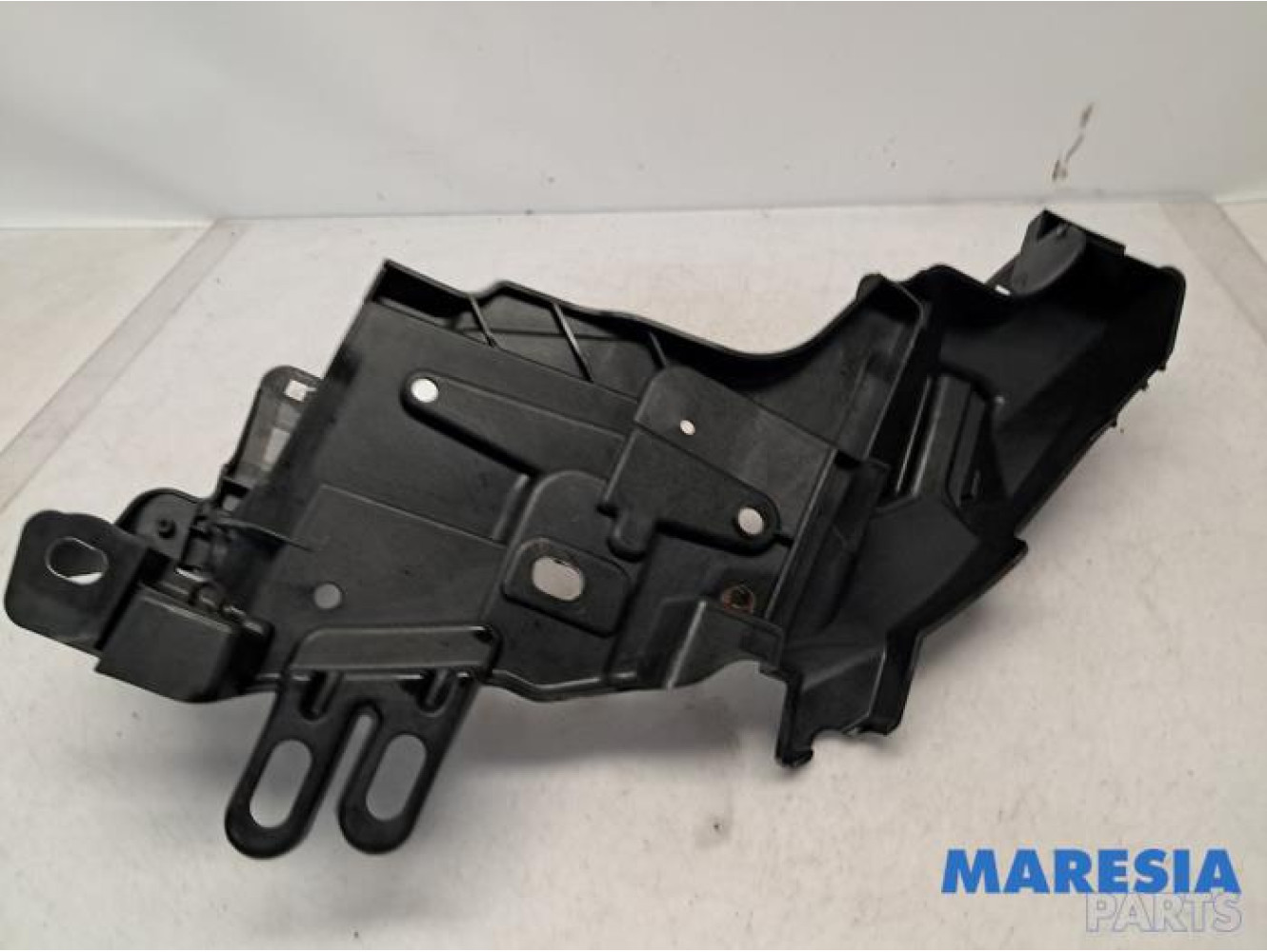 Renault - Megane - Front bumper bracket, right