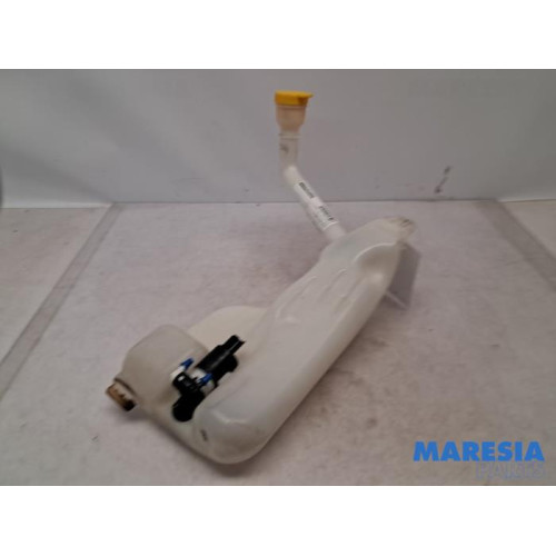 Renault - Megane - Front windscreen washer reservoir
