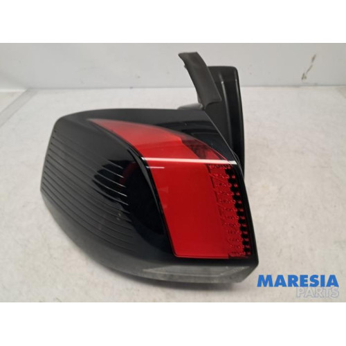 Peugeot - 5008 - Taillight, left