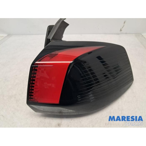 Peugeot - 5008 - Taillight, right