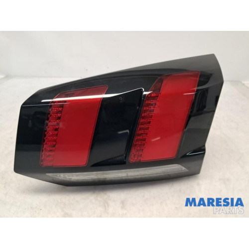 Peugeot - 5008 - Taillight, right