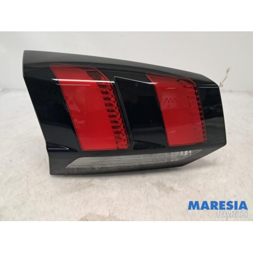 Peugeot - 5008 - Taillight, left
