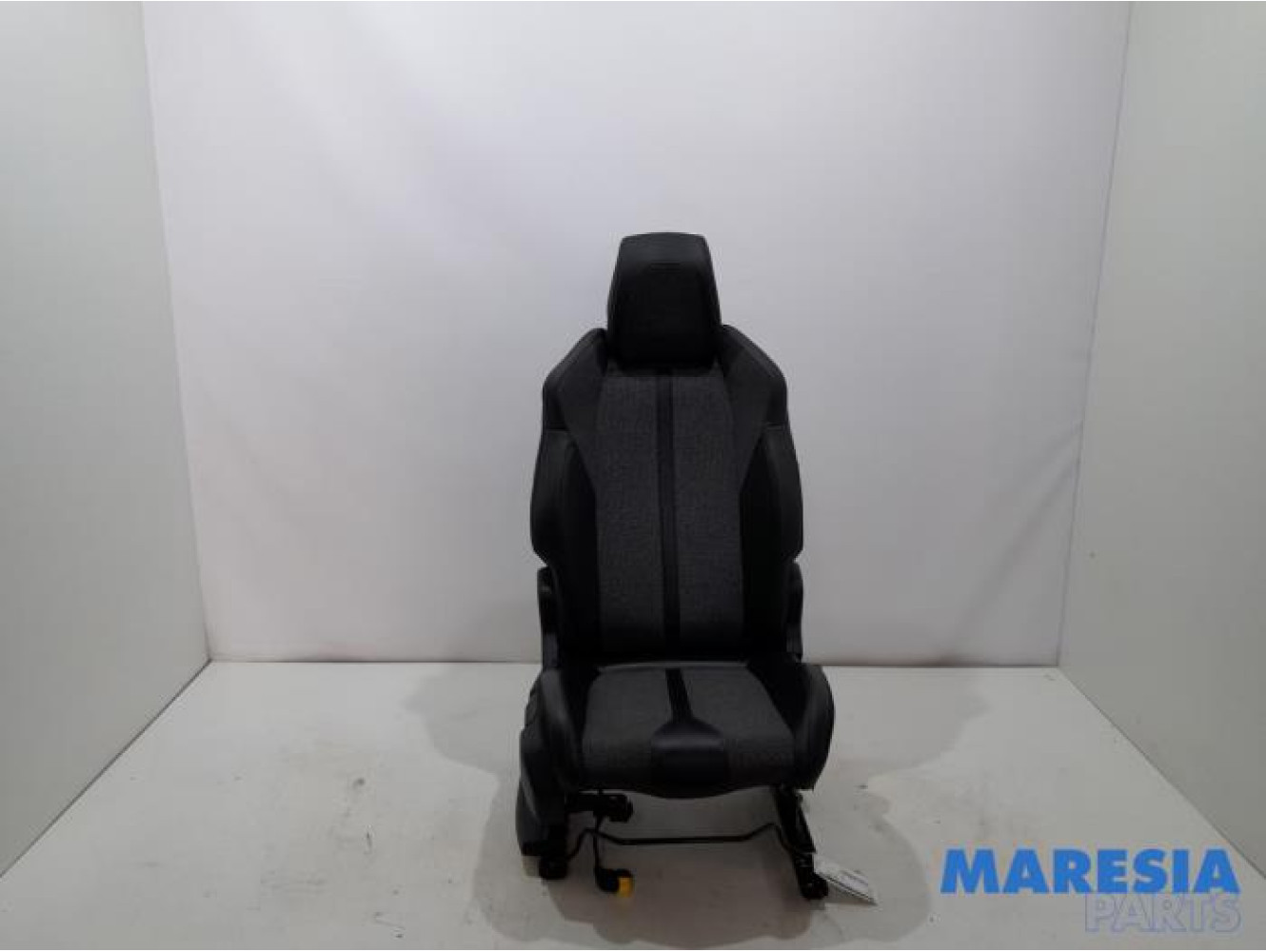 Peugeot - 5008 - Seat, right