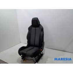 Peugeot - 5008 - Seat, right