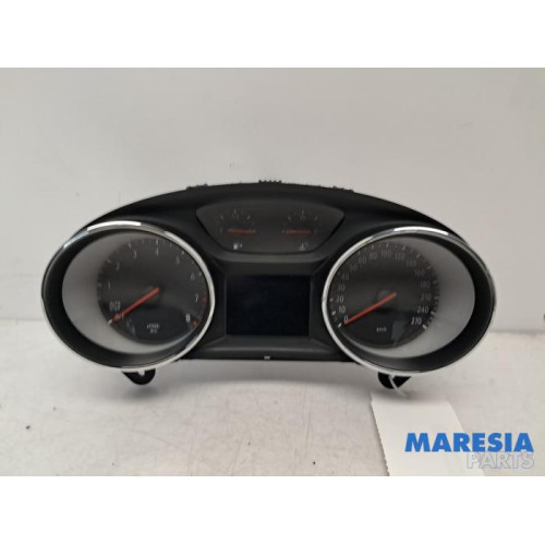 Opel - Astra - Instrumentenbrett