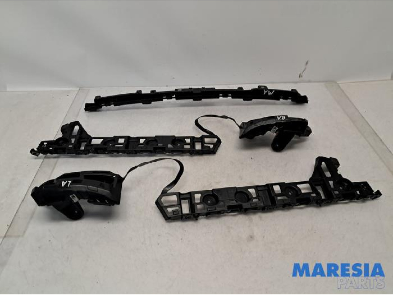 Opel - Astra - Rear bumper bracket central