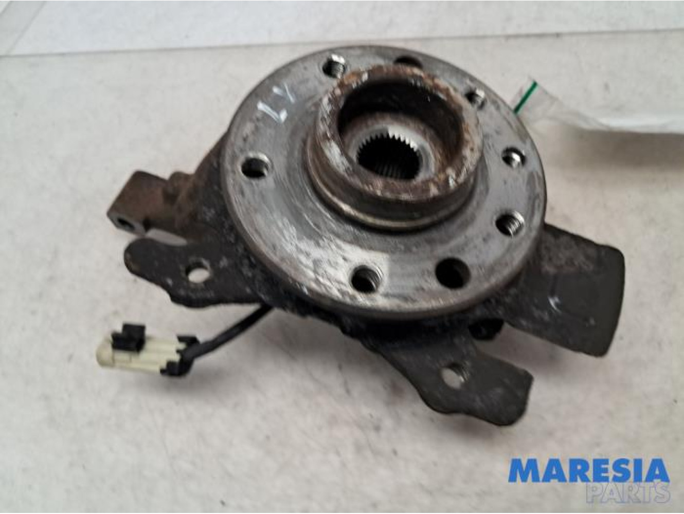 Opel - Zafira - Knuckle, front left