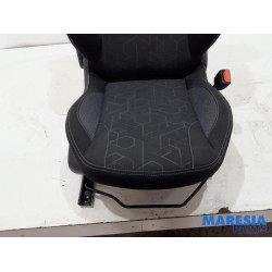 Peugeot - 2008 - Seat, right