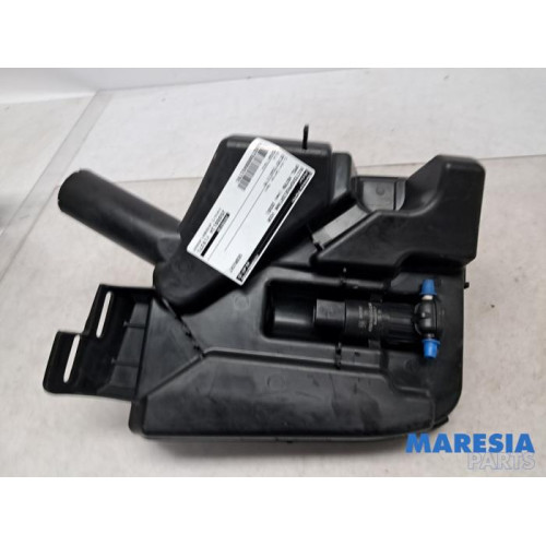 Opel - Astra - Front windscreen washer reservoir