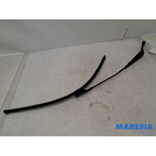 Opel - Astra - Front wiper arm