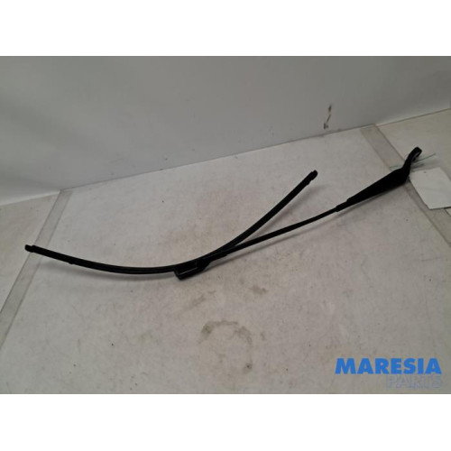 Opel - Astra - Front wiper arm