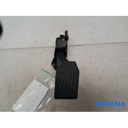Opel - Astra - Accelerator pedal