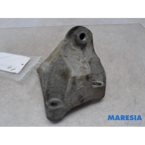 Renault - Megane - Gearbox mount