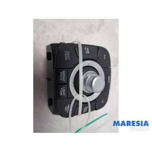 Renault - Megane - Navigation control panel