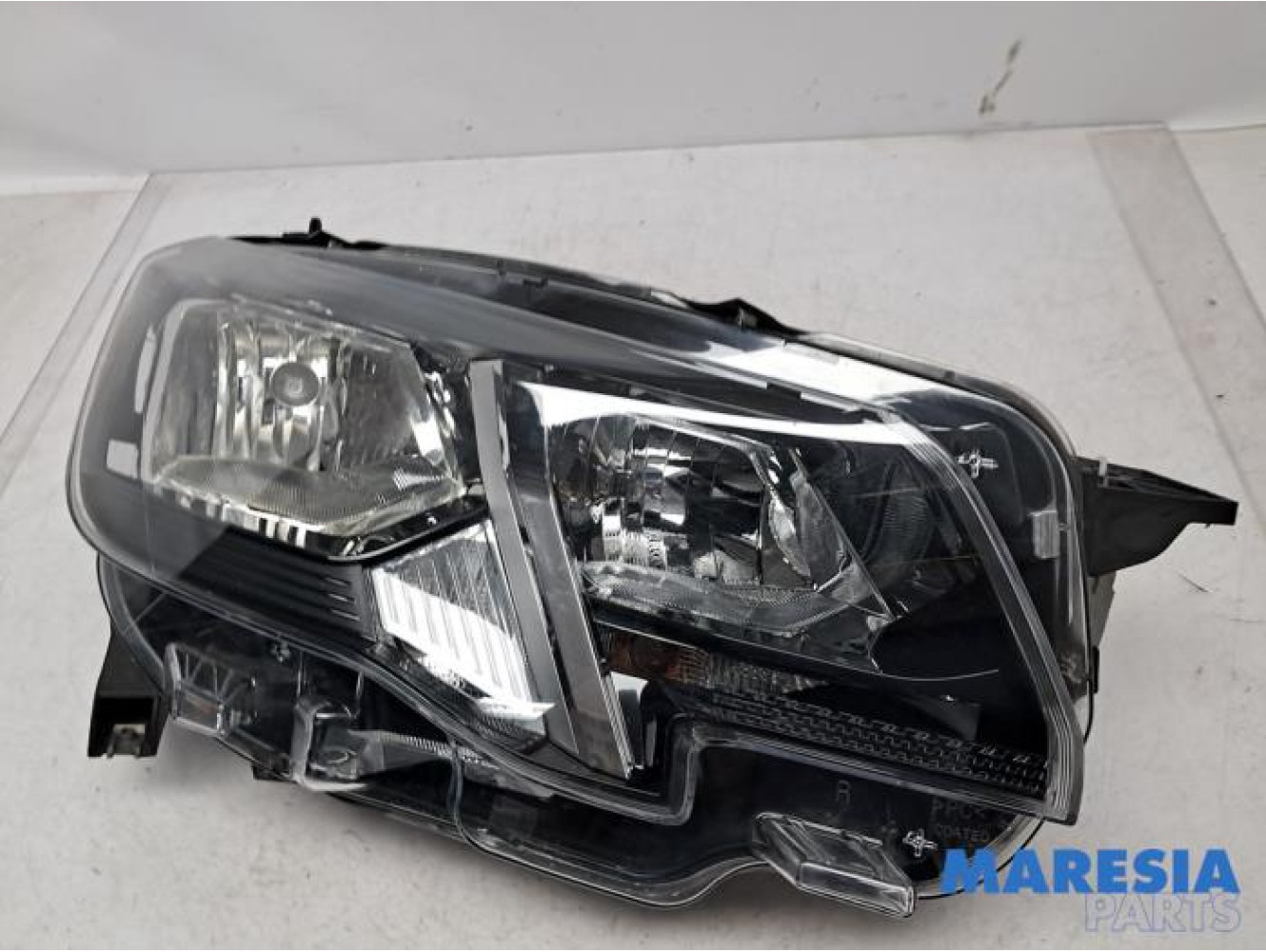 Peugeot - Partner - Phare droit