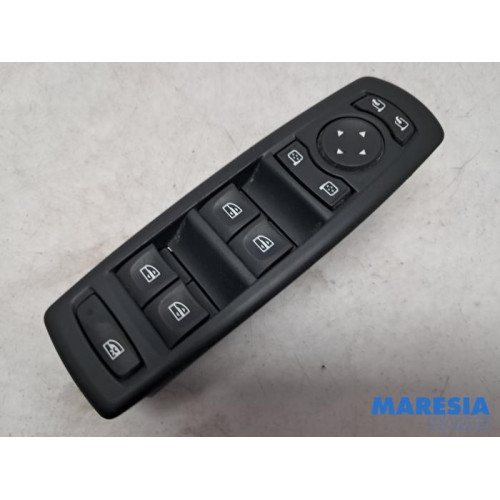 Renault - Megane - Multi-functional window switch
