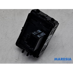 Renault - Megane - Electric window switch