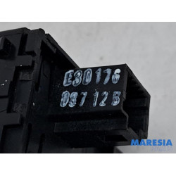 Renault - Megane - Electric window switch