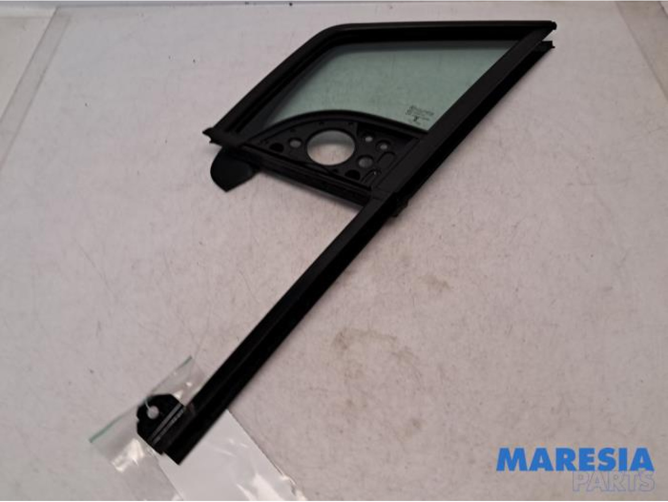 Opel - Combo - Vitre triangulaire avant gauche