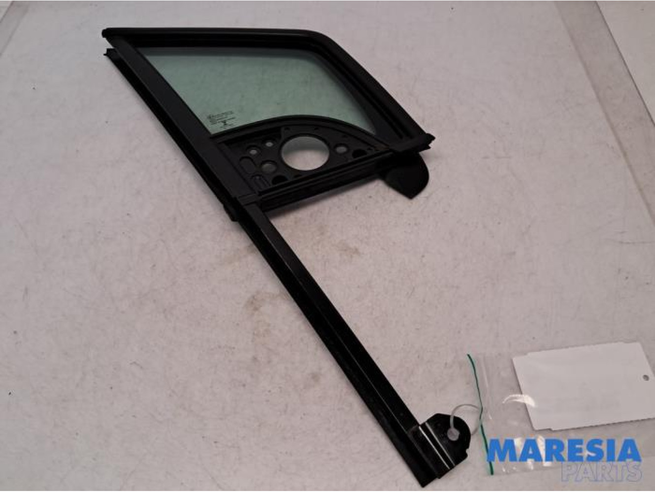 Opel - Combo - Vitre triangulaire avant droite