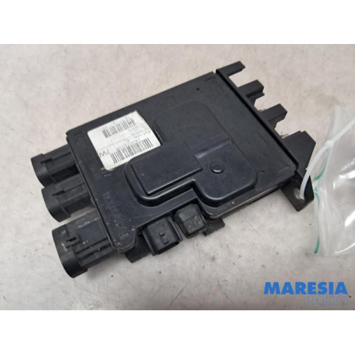 Renault - Megane - Voltage regulator