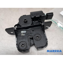 Renault - Megane - Tailgate lock mechanism