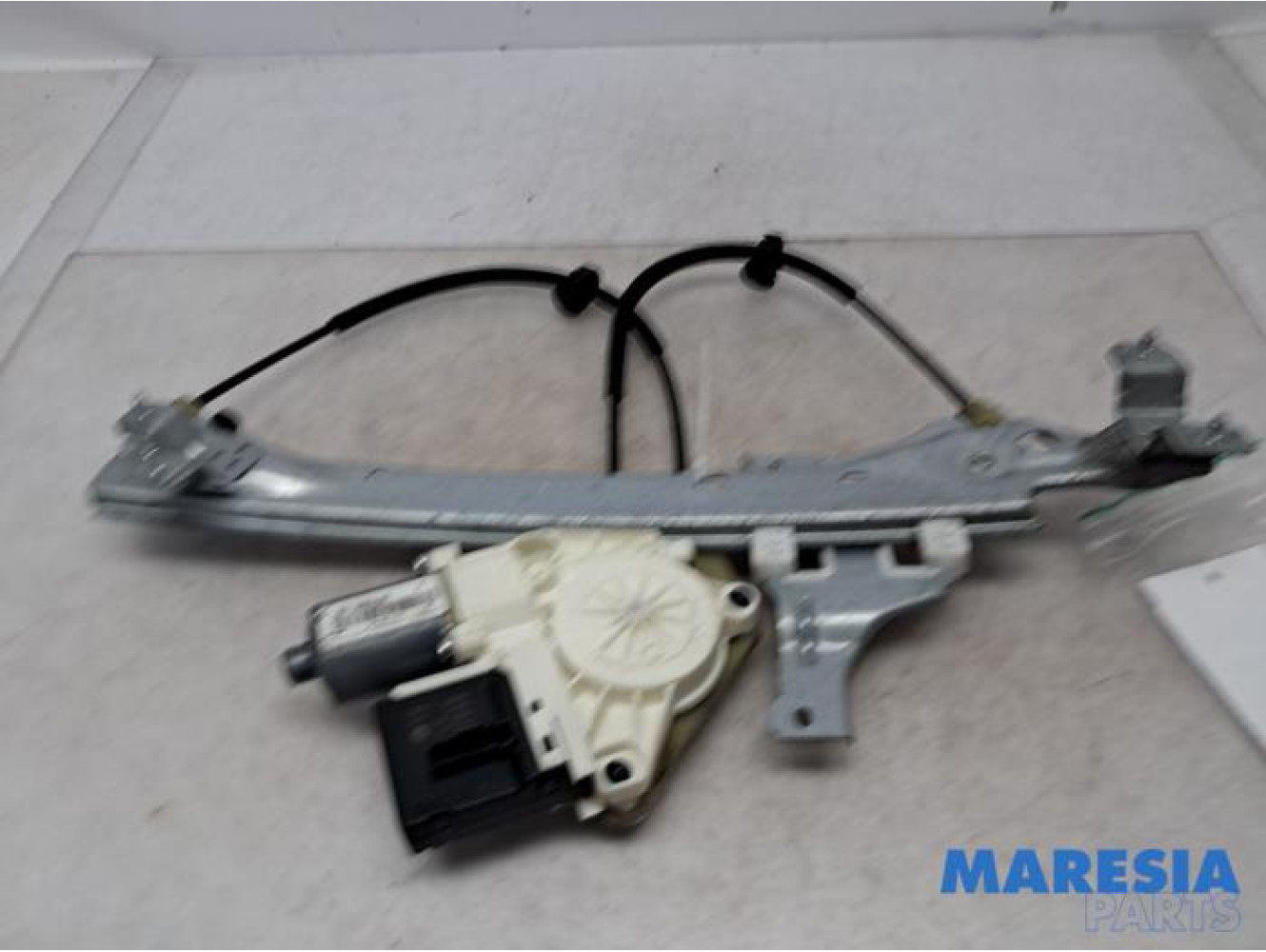 Renault - Megane - Rear door window mechanism 4-door, right