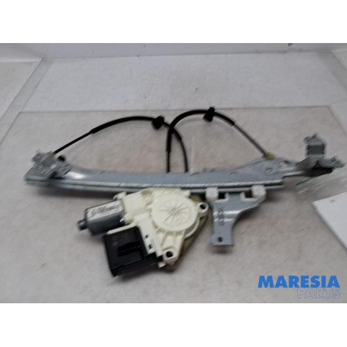 Renault - Megane - Rear door window mechanism 4-door, right
