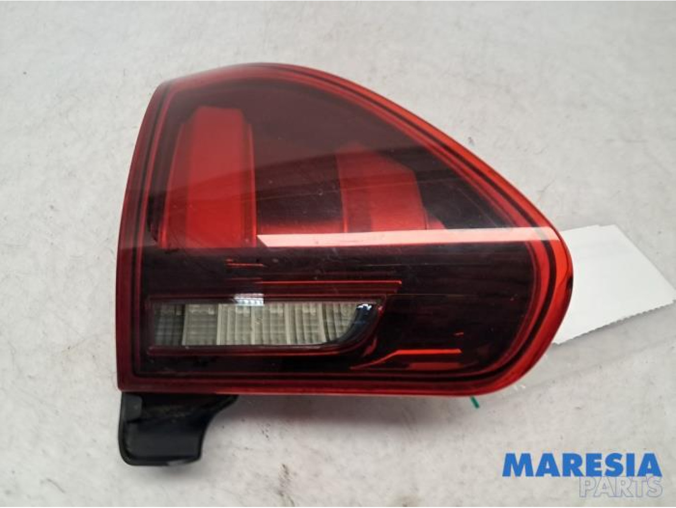 Peugeot - 2008 - Achterlicht links