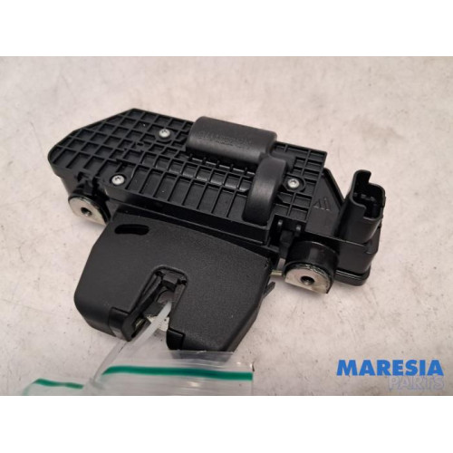 Peugeot - 2008 - Tailgate lock mechanism