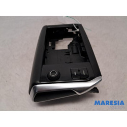 Peugeot - 2008 - Panneau de commandes navigation