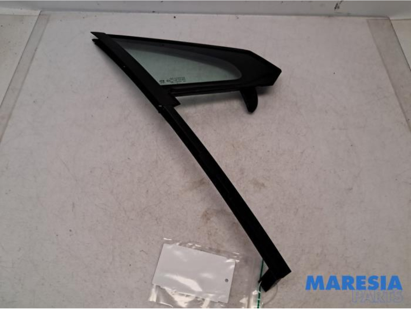 Peugeot - 2008 - Quarter light, front right