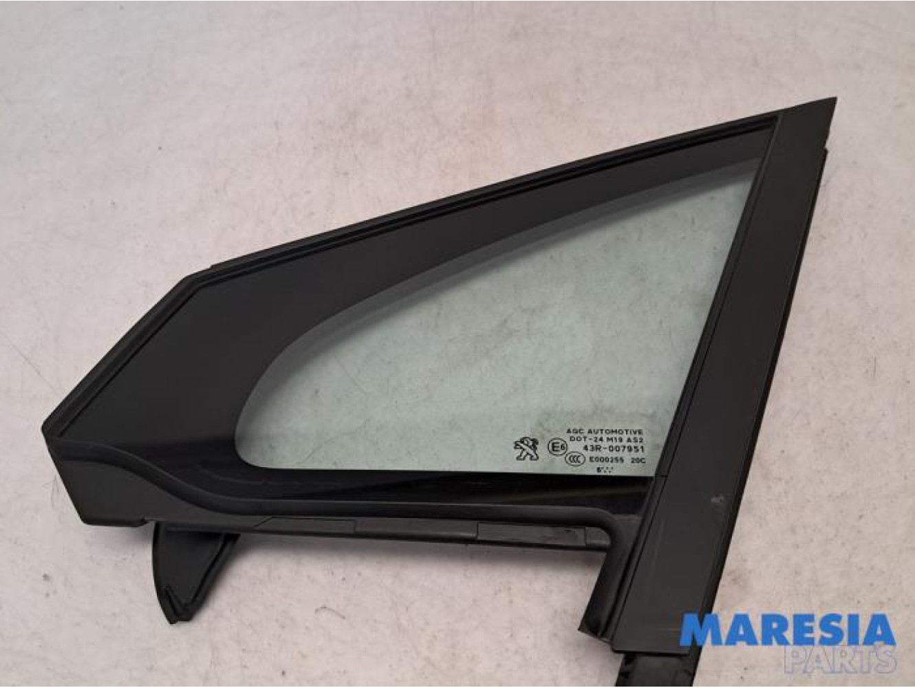 Peugeot - 2008 - Dreieckfenster links vorne