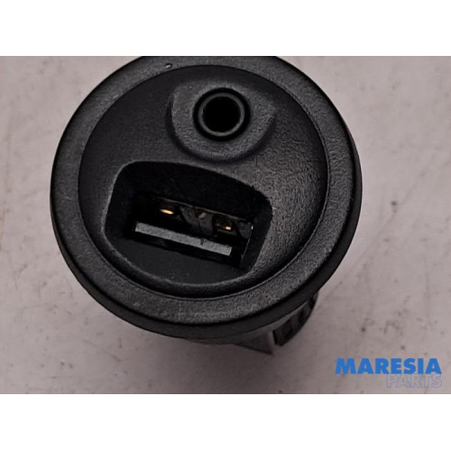 Peugeot - 2008 - AUX / USB connection