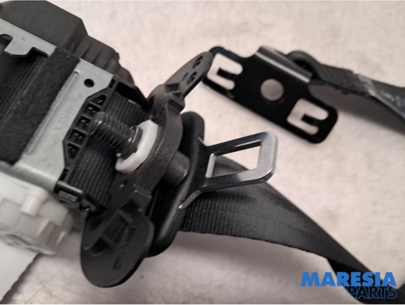 Peugeot - 5008 - Rear seatbelt, right