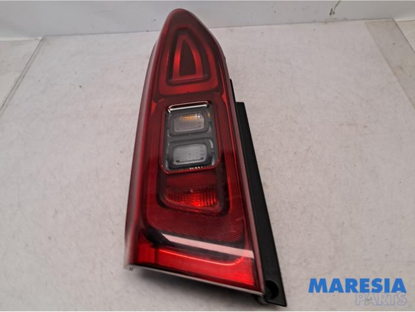 Opel - Combo - Achterlicht links