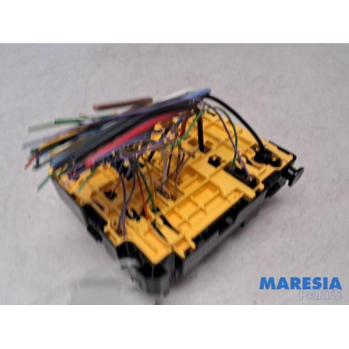 Peugeot - 5008 - Fuse box