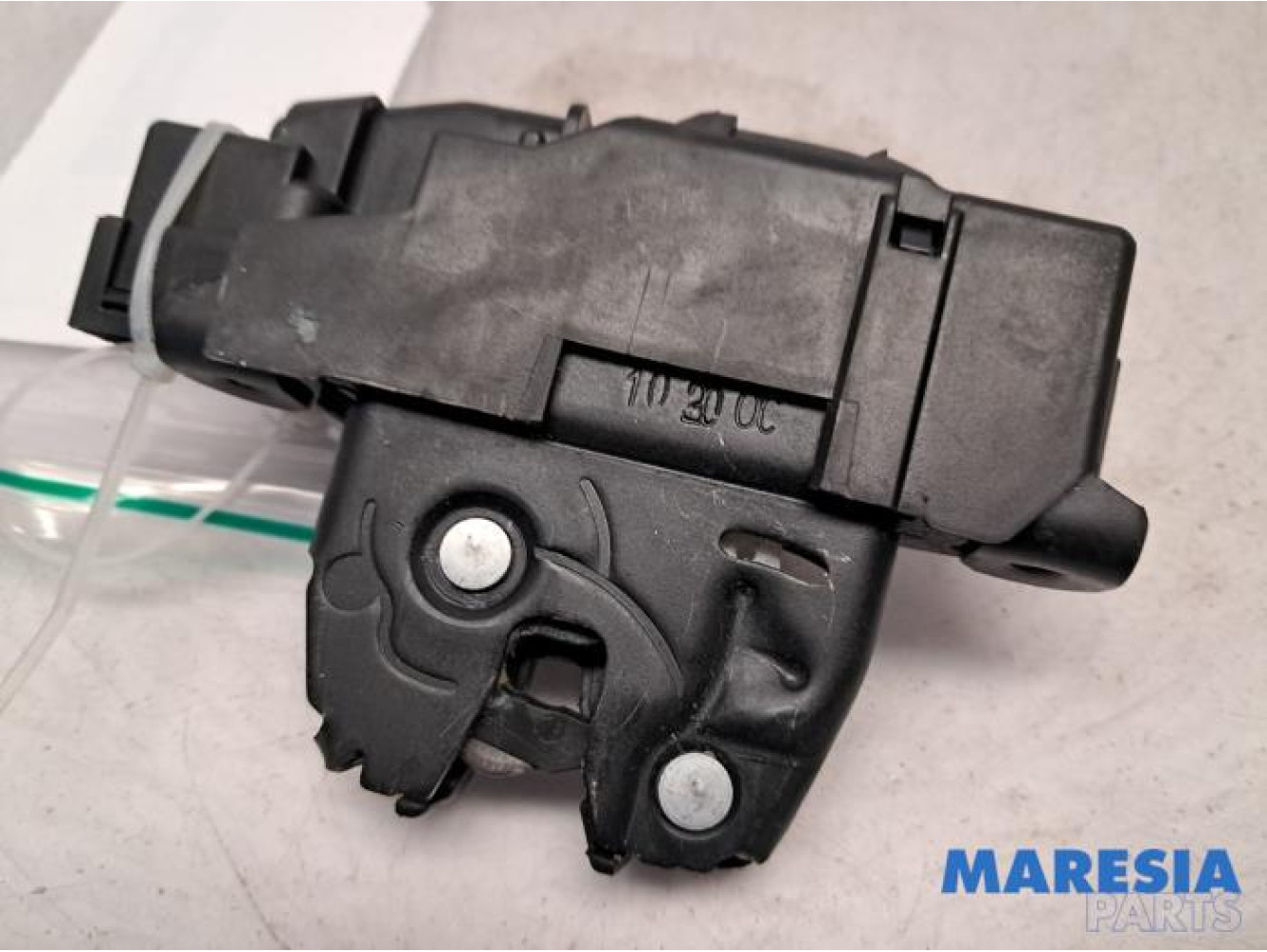 Peugeot - 5008 - Tailgate lock mechanism