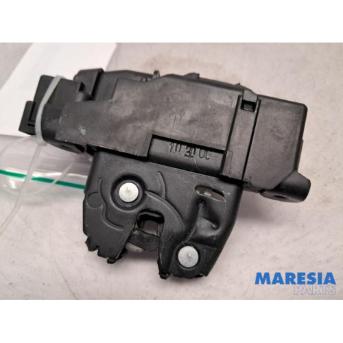Peugeot - 5008 - Tailgate lock mechanism